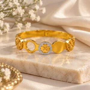 CLOVER BLOOM OPENABLE HAND CUFF